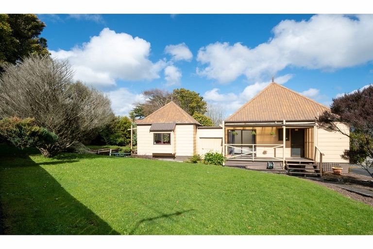 Photo of property in 18 Woodhouse Place, West Harbour, Auckland, 0618