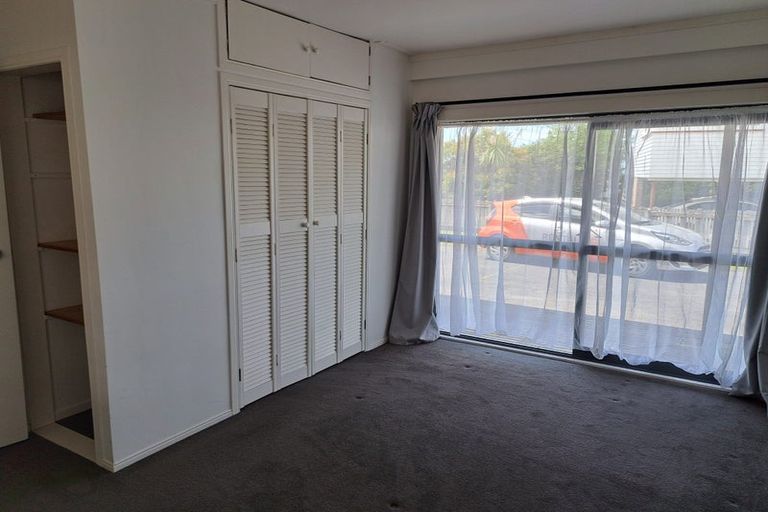 Photo of property in 87 Tiroroa Avenue, Te Atatu South, Auckland, 0610