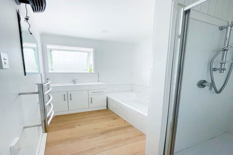 Photo of property in 17 Lemnos Place, Titirangi, Auckland, 0604