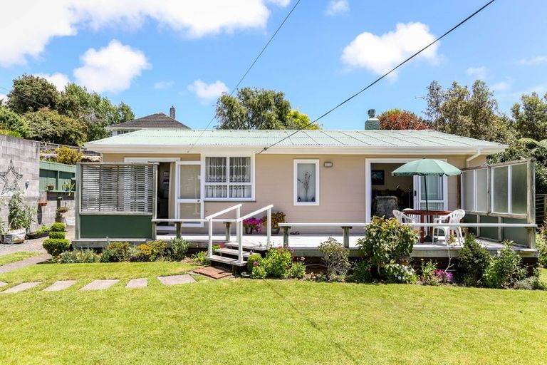 Photo of property in 30 Seaview Road, Marfell, New Plymouth, 4310