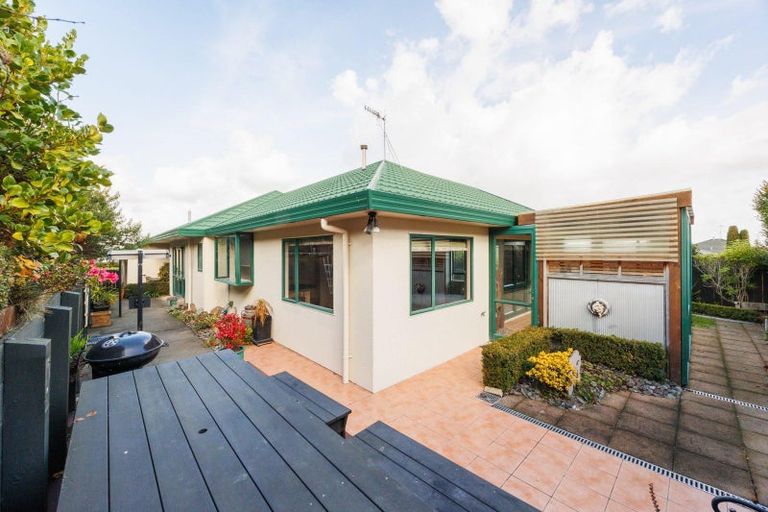 Photo of property in 19 Logan Way, Kelvin Grove, Palmerston North, 4414
