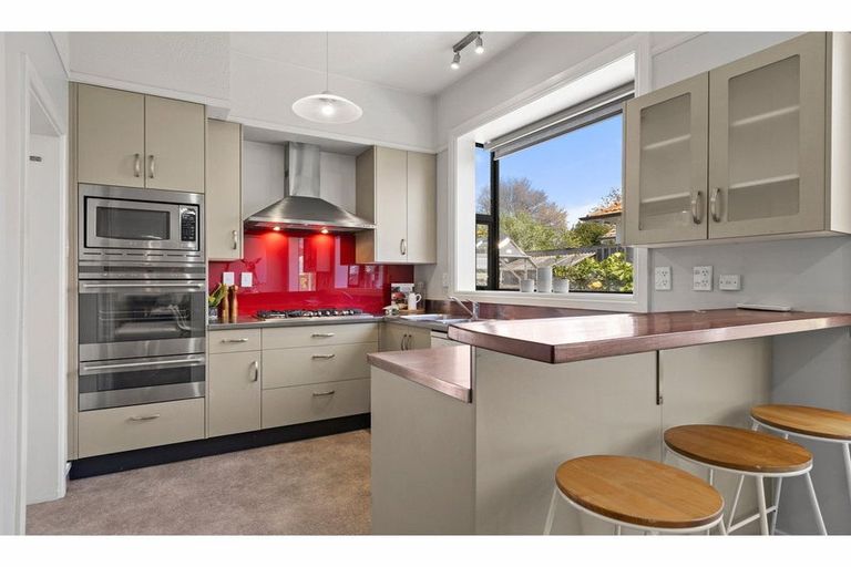 Photo of property in 90 Opawa Road, Opawa, Christchurch, 8023