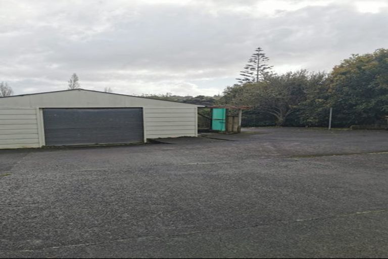 Photo of property in 23 Barron Drive, Green Bay, Auckland, 0604