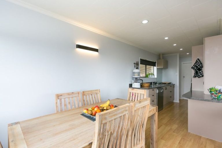 Photo of property in 9b Poplar Grove, Whalers Gate, New Plymouth, 4310