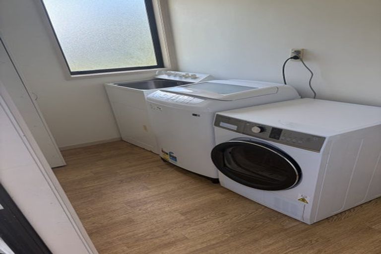 Photo of property in 1/10 Dallinghoe Crescent, Milford, Auckland, 0620