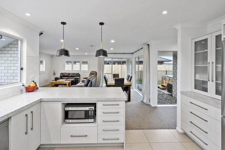 Photo of property in 13 Twin Willow Close, Cambridge, 3434