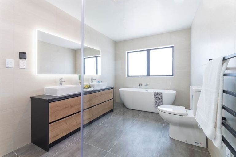 Photo of property in 15 Tawatawa Street, Long Bay, Auckland, 0630