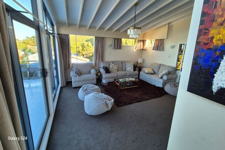 Photo of property in 17 Maple Grove, Maungaraki, Lower Hutt, 5010