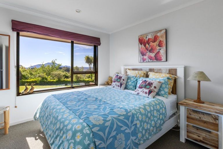 Photo of property in 14 Glen Mohr, Acacia Bay, Taupo, 3385