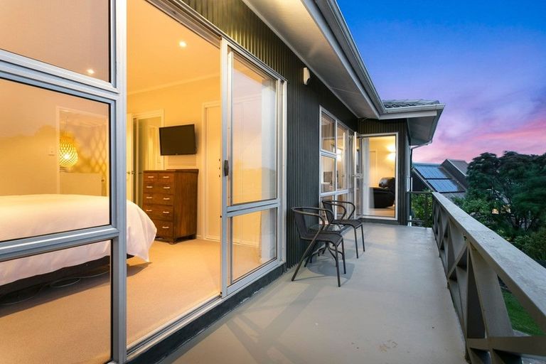 Photo of property in 2/37 Shanaway Rise, Hillcrest, Auckland, 0627