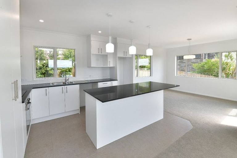 Photo of property in 55a Wade River Road, Stanmore Bay, Whangaparaoa, 0932