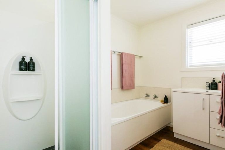 Photo of property in 9 Gardiner Place, Havelock North, 4130