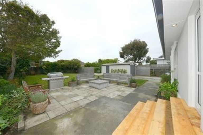 Photo of property in 216 Weston Road, St Albans, Christchurch, 8052