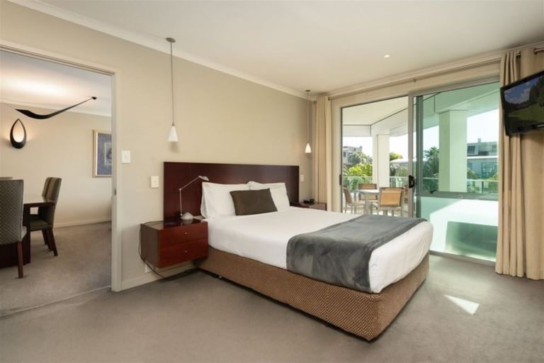 Photo of property in 136 Marine Parade, Bluff, 9814