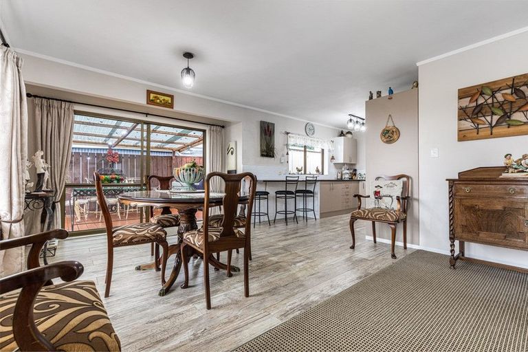 Photo of property in 106 Everglade Drive, Totara Heights, Auckland, 2105