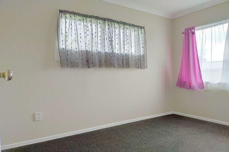 Photo of property in 25 Moncrieff Avenue, Clendon Park, Auckland, 2103