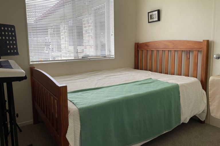 Photo of property in 6a Clearwater Cove, West Harbour, Auckland, 0618