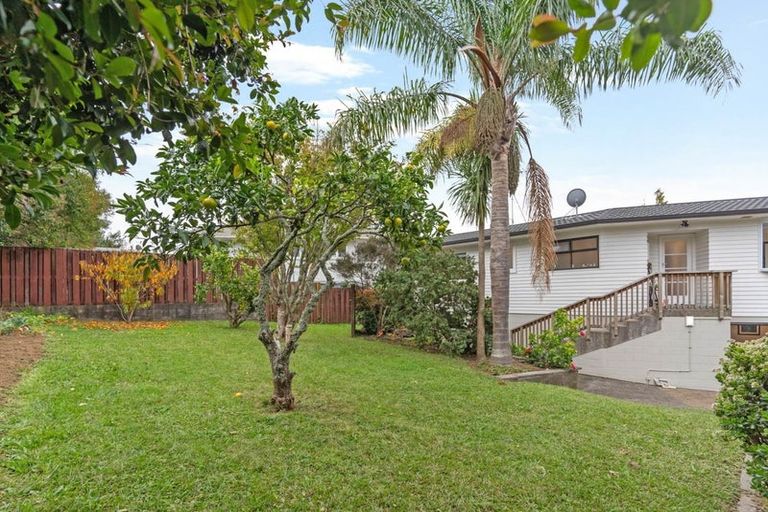 Photo of property in 7 Blyton Lane, Pakuranga Heights, Auckland, 2010