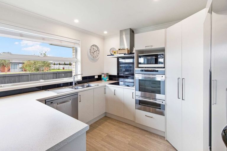 Photo of property in 2 Leet Crescent, Papamoa Beach, Papamoa, 3118