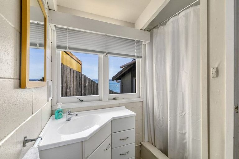 Photo of property in 122 Aeroview Drive, Beach Haven, Auckland, 0626