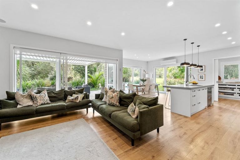 Photo of property in 18b Hobbs Road, Matakatia, Whangaparaoa, 0930