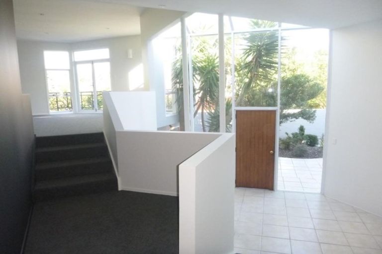 Photo of property in 18 London Road, Korokoro, Lower Hutt, 5012