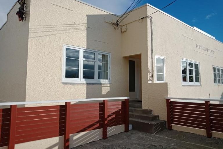 Photo of property in 73 Whites Line East, Waiwhetu, Lower Hutt, 5010