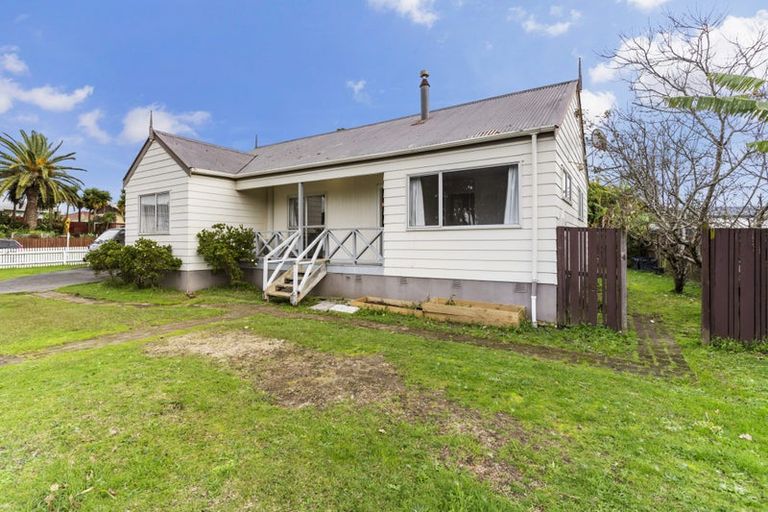 Photo of property in 43 Frobisher Way, Clendon Park, Auckland, 2103