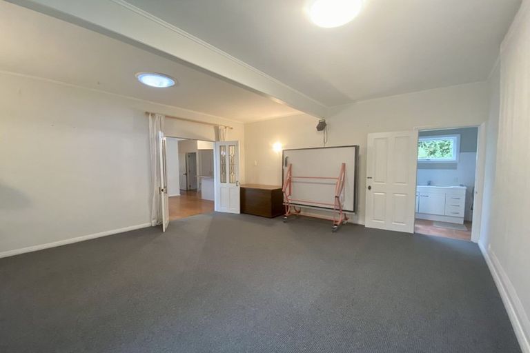 Photo of property in 127 Upland Road, Kelburn, Wellington, 6012