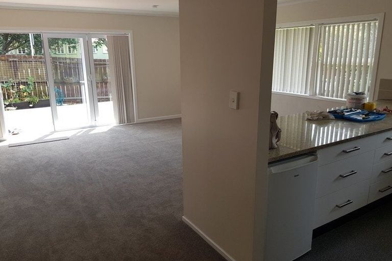 Photo of property in 1/162 Onewa Road, Northcote, Auckland, 0627