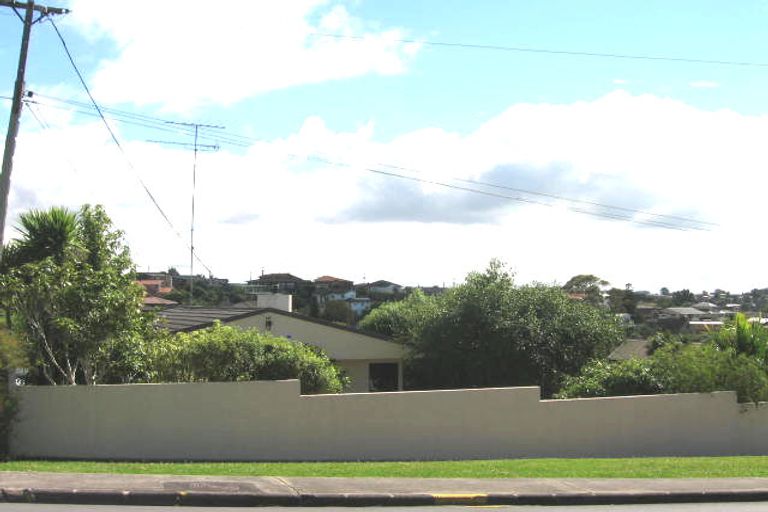 Photo of property in 874 Beach Road, Waiake, Auckland, 0630