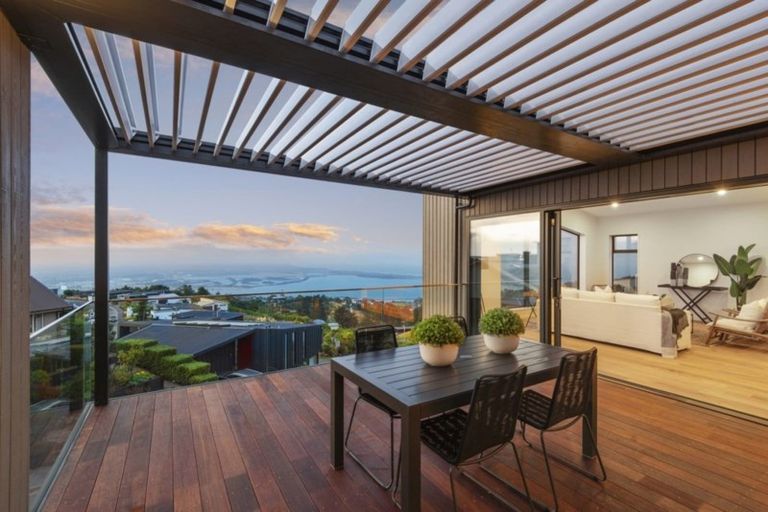 Photo of property in 2 Bluewater View, Mount Pleasant, Christchurch, 8081