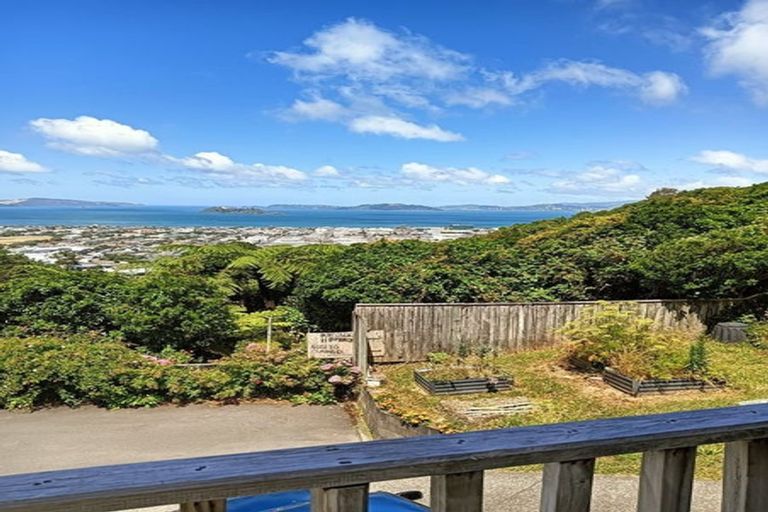 Photo of property in 7 Hibiscus Grove, Maungaraki, Lower Hutt, 5010