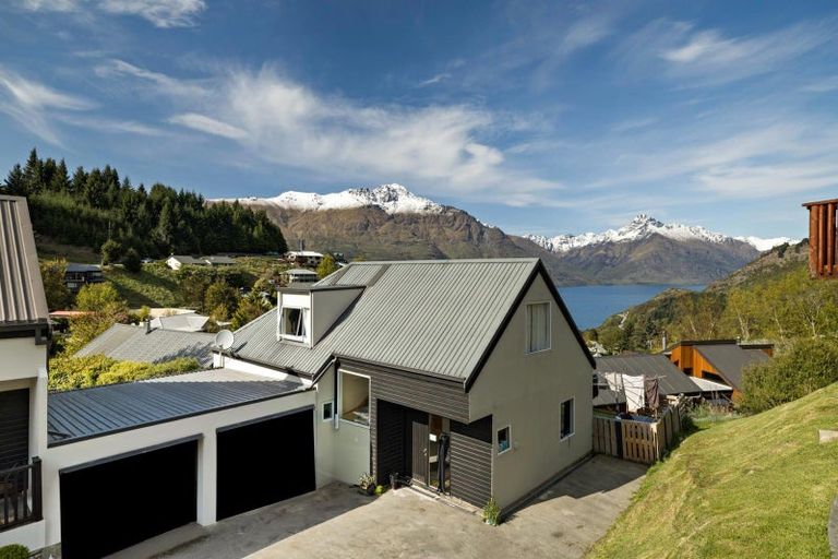 Photo of property in 4b Dart Place, Fernhill, Queenstown, 9300