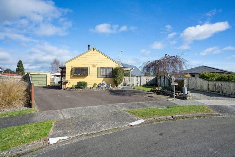 Photo of property in 10 Broadbelt Grove, Levin, 5510
