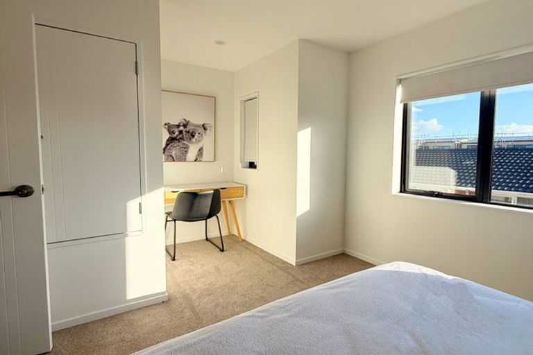 Photo of property in 47d Northcote Road, Hillcrest, Auckland, 0627