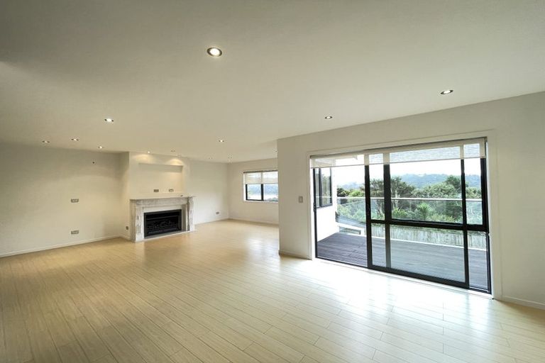 Photo of property in 114 Kittiwake Drive, Schnapper Rock, Auckland, 0632