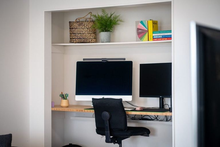 Photo of property in 39 Bowes Crescent, Strathmore Park, Wellington, 6022