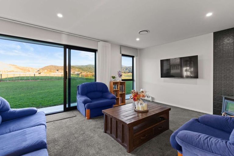 Photo of property in 28 Oriwa Lane, Levin, 5571