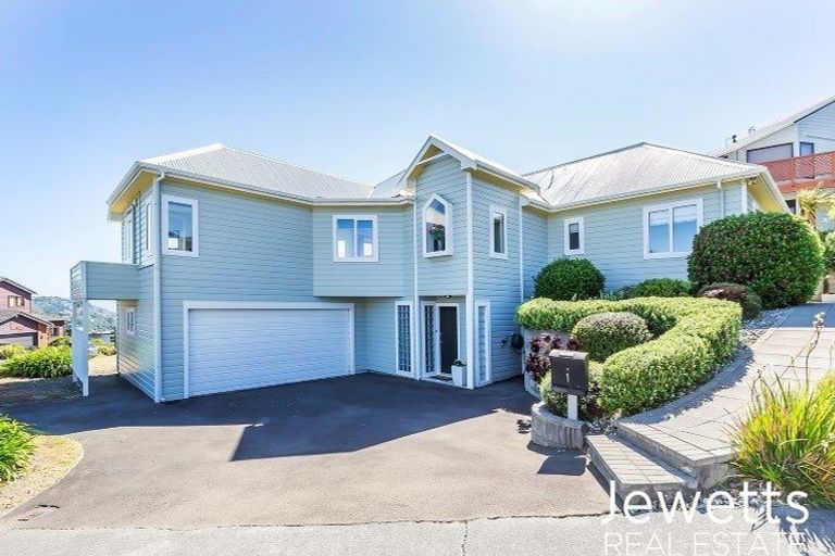 Photo of property in 1 Signallers Grove, Strathmore Park, Wellington, 6022