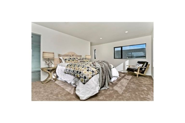 Photo of property in 22 Turutu Place, Long Bay, Auckland, 0630