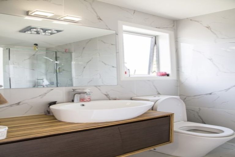 Photo of property in 11b Bank Street, Hillcrest, Auckland, 0627