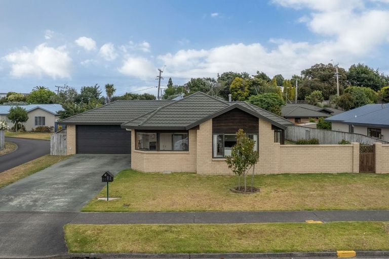 Photo of property in 22 Lorna Irene Drive, Raumati South, Paraparaumu, 5032