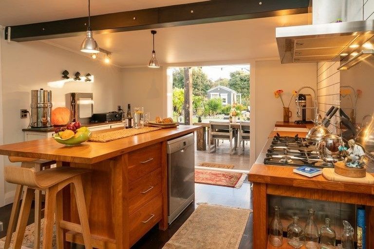 Photo of property in 6 Rauparaha Street, Waikanae Beach, Waikanae, 5036