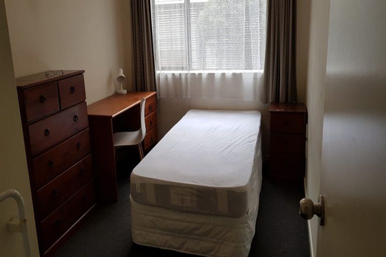 Photo of property in 8b Schnapper Rock Road, Schnapper Rock, Auckland, 0632