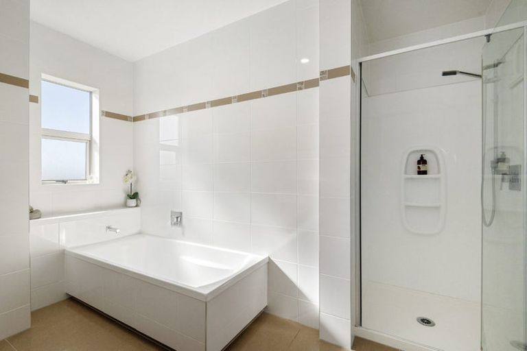 Photo of property in 4 Laurel Oak Drive, Schnapper Rock, Auckland, 0632