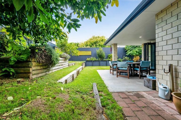 Photo of property in 28 Paynters Avenue, Strandon, New Plymouth, 4312