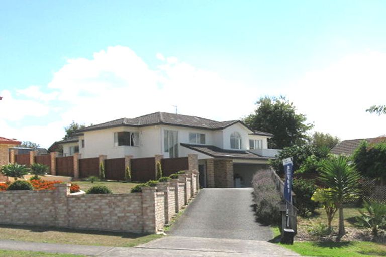 Photo of property in 26 Whiting Grove, West Harbour, Auckland, 0618