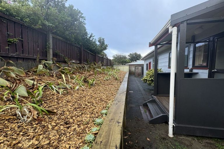 Photo of property in 82 Queens Road, Waikanae Beach, Waikanae, 5036