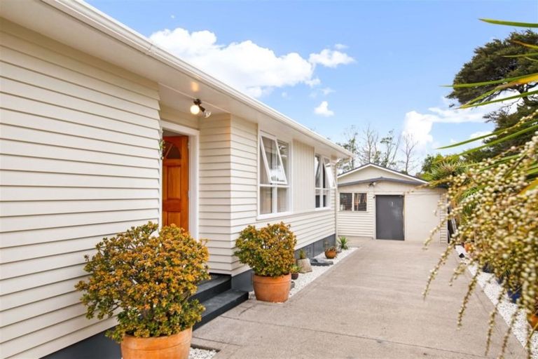 Photo of property in 8 Birdwood Road, Swanson, Auckland, 0612
